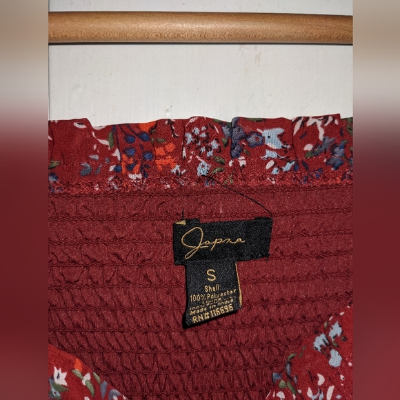 Red cropped sheer sleeve top - Picture 2 of 2